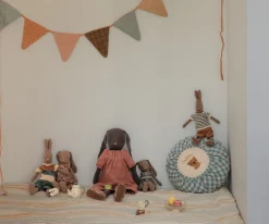 Shop Maileg Bunny size 3, Earth - Dress