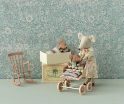 Store Maileg Sleepy wakey baby mouse in matchbox - Blue