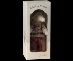 Shop Maileg Winter mouse with ski set, Mum - Red